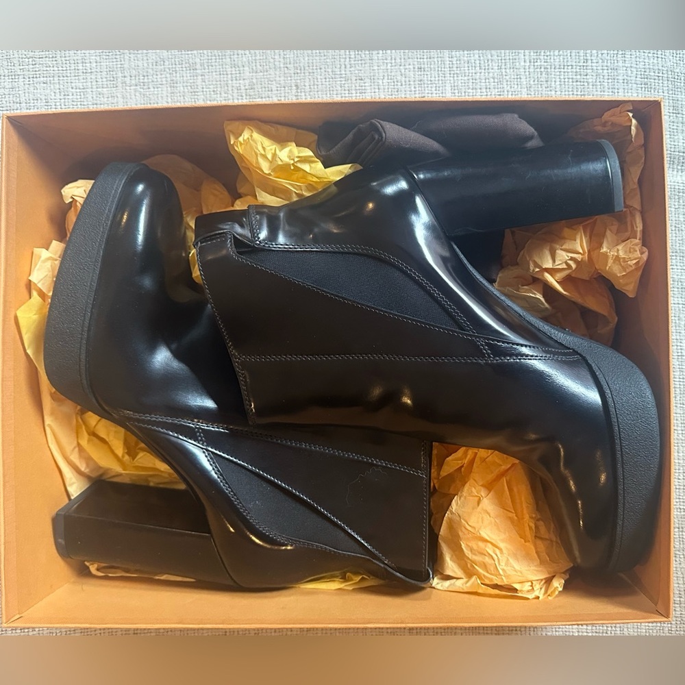 NIB Tod's Dark Brown Leather Ankle Boots Sz 41.5